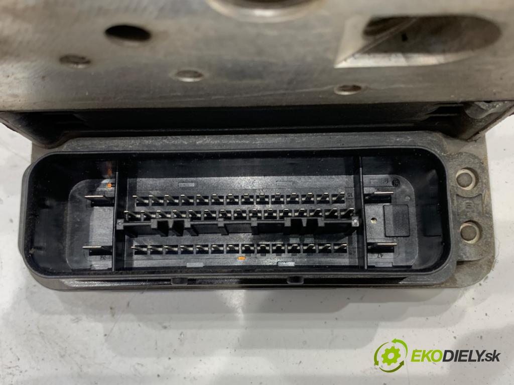 BMW F01 sedan 2008 180 kW 730 d 2993 Pumpa ABS 6791172 (Pumpa ABS)