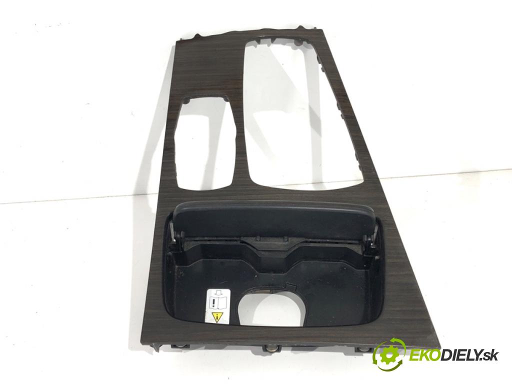 BMW F01 sedan 2008 180 kW 730 d 2993 lišty kryt  (Lišta)