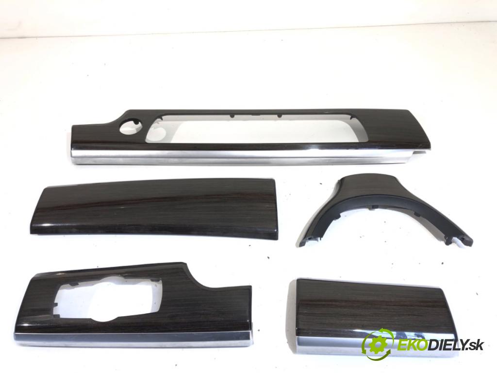 BMW F01 sedan 2008 180 kW 730 d 2993 lišty kryt  (Lišta)