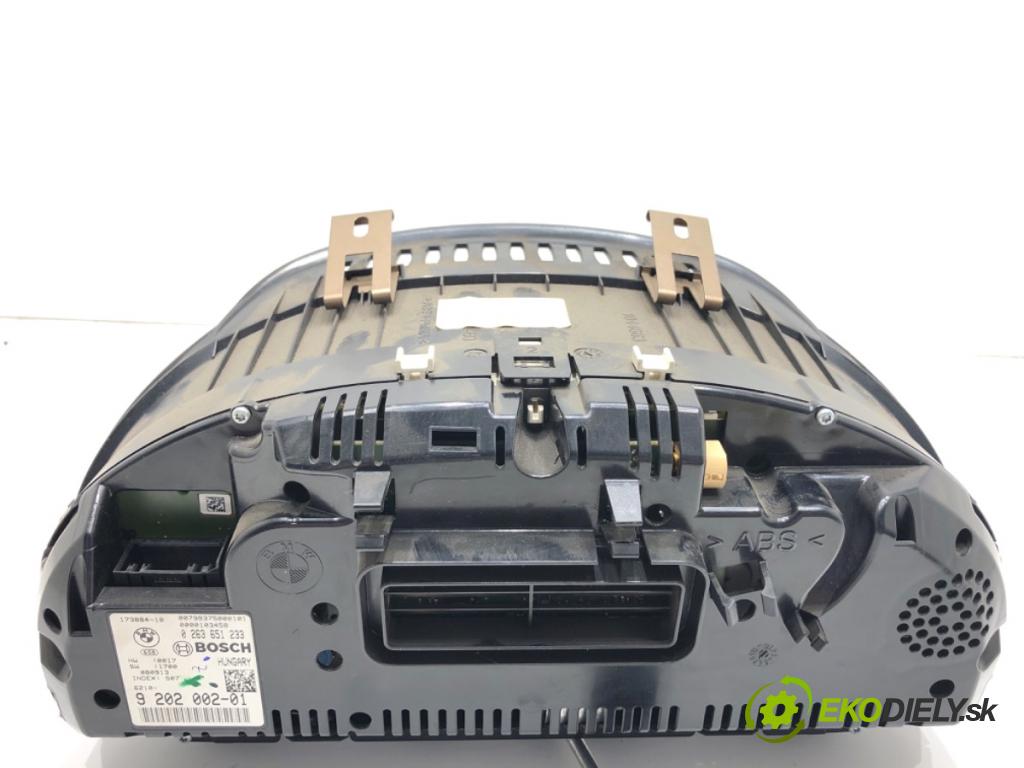 BMW F01 sedan 2008 180 kW 730 d 2993 Prístrojovka 9202002 (Prístrojová doska)