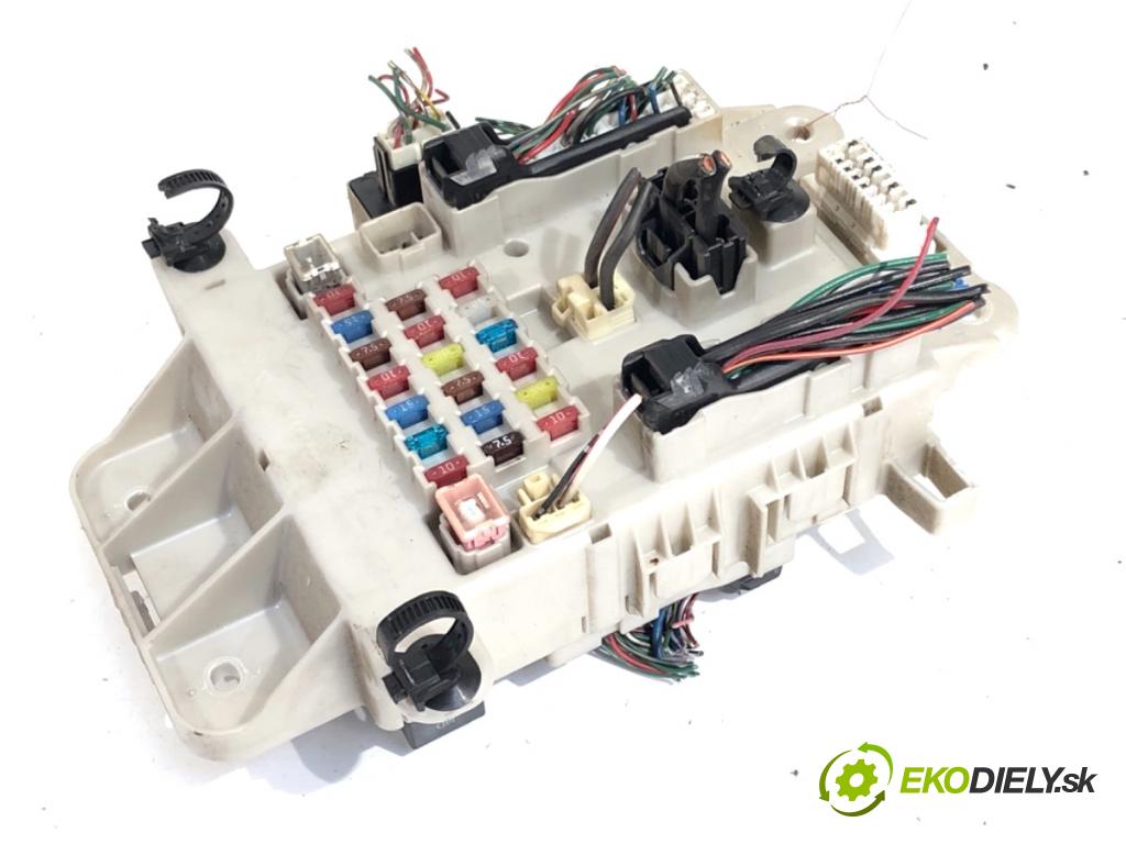 TOYOTA RAV 4 II SUV 2002 85 kW 2.0 D 4WD (CLA20_, CLA21_) 1995 skříňka poistková  (Pojistková skříňka)