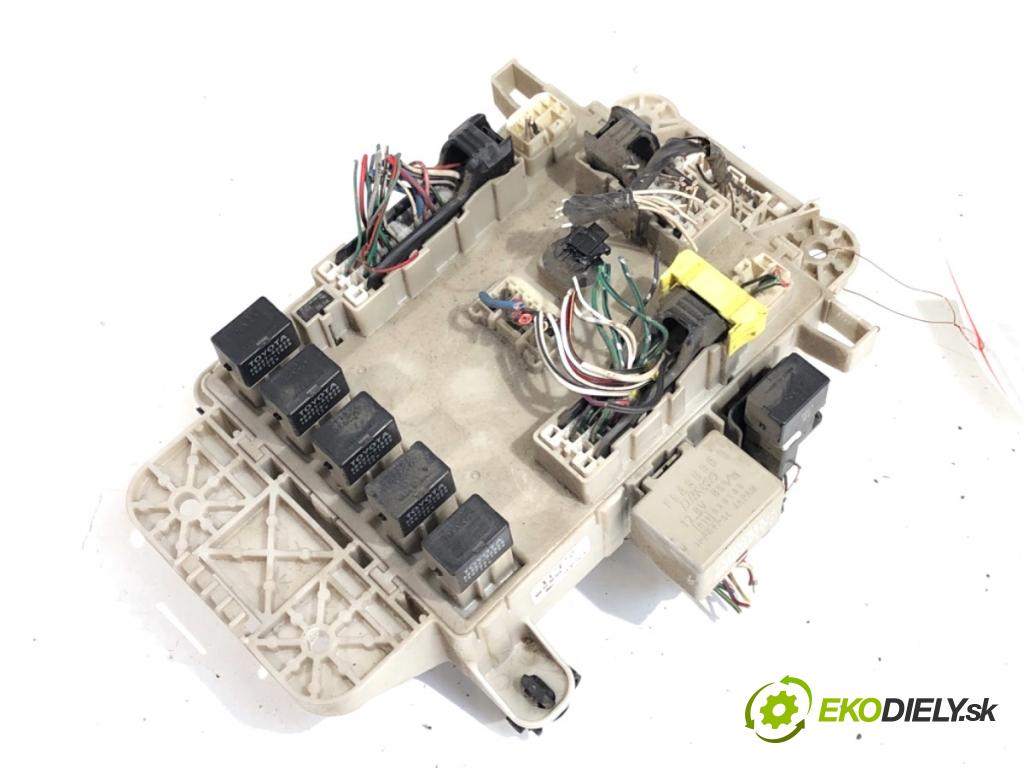 TOYOTA RAV 4 II SUV 2002 85 kW 2.0 D 4WD (CLA20_, CLA21_) 1995 skříňka poistková  (Pojistková skříňka)