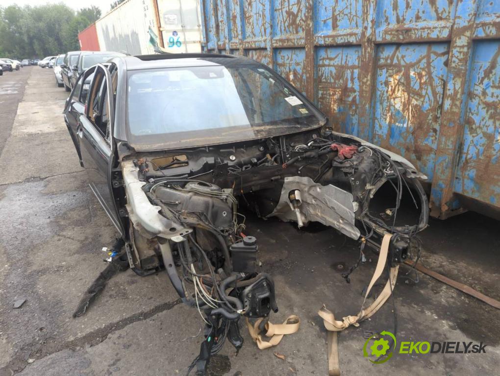 MERCEDES-BENZ W221 sedan 2010 220 kW S 400 Hybrid 3498 KAROSERIA ČTVRŤÁK blatník zadní část levý pravý práh střecha PODŁUŻNICA levý pravý 