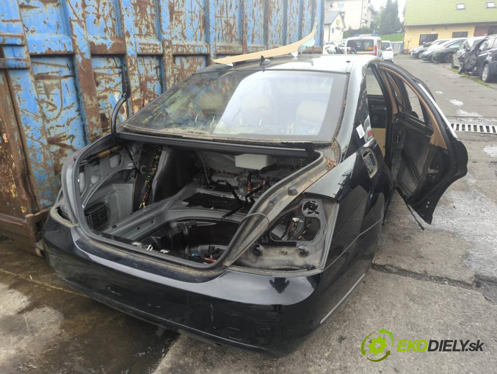 MERCEDES-BENZ W221 sedan 2010 220 kW S 400 Hybrid 3498 KAROSERIA ČTVRŤÁK blatník zadní část levý pravý práh střecha PODŁUŻNICA levý pravý