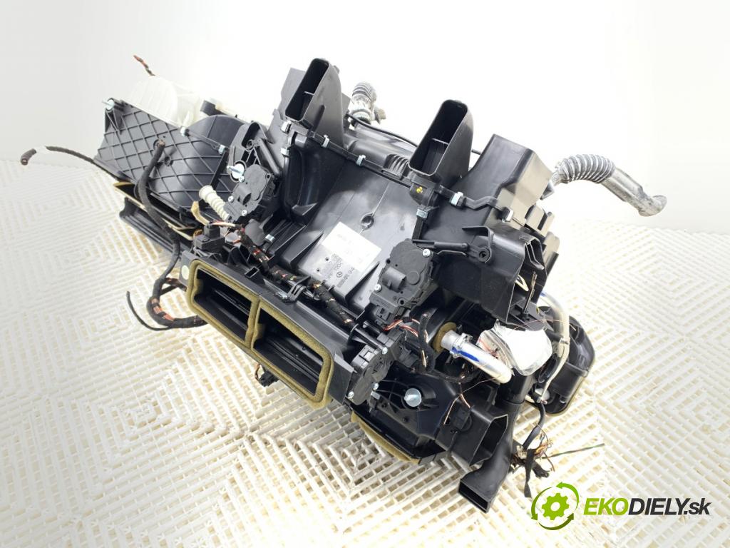 MERCEDES-BENZ W221 sedan 2010 220 kW S 400 Hybrid 3498 topné těleso radiátor topení 2218303660 (Radiátor topení)