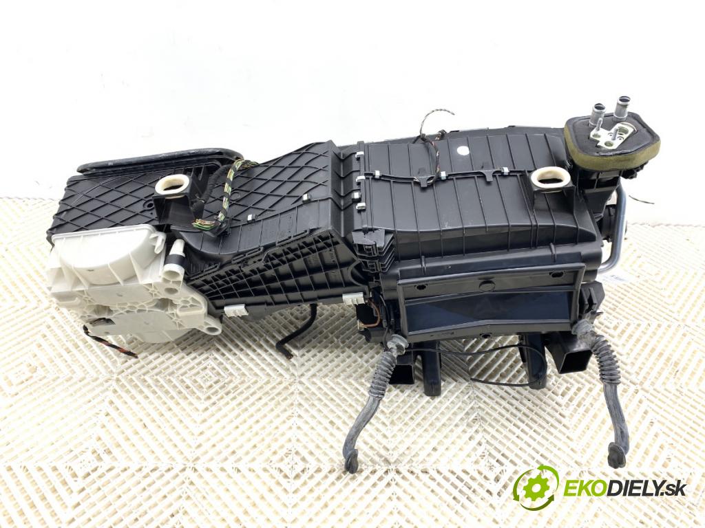 MERCEDES-BENZ W221 sedan 2010 220 kW S 400 Hybrid 3498 topné těleso radiátor topení 2218303660 (Radiátor topení)