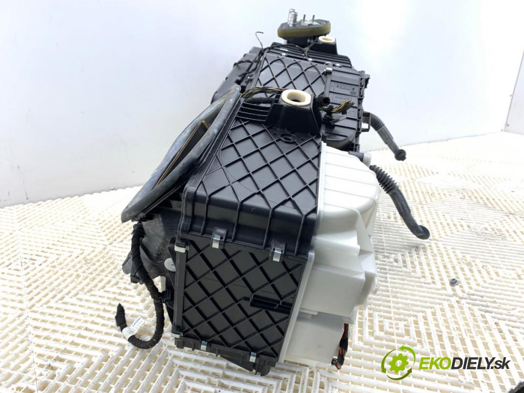 MERCEDES-BENZ W221 sedan 2010 220 kW S 400 Hybrid 3498 topné těleso radiátor topení 2218303660 (Radiátor topení)