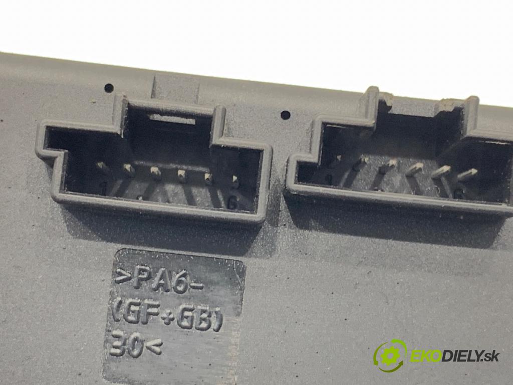 MERCEDES-BENZ W221 sedan 2010 220 kW S 400 Hybrid 3498 spinačka (Spínacia skrinka)