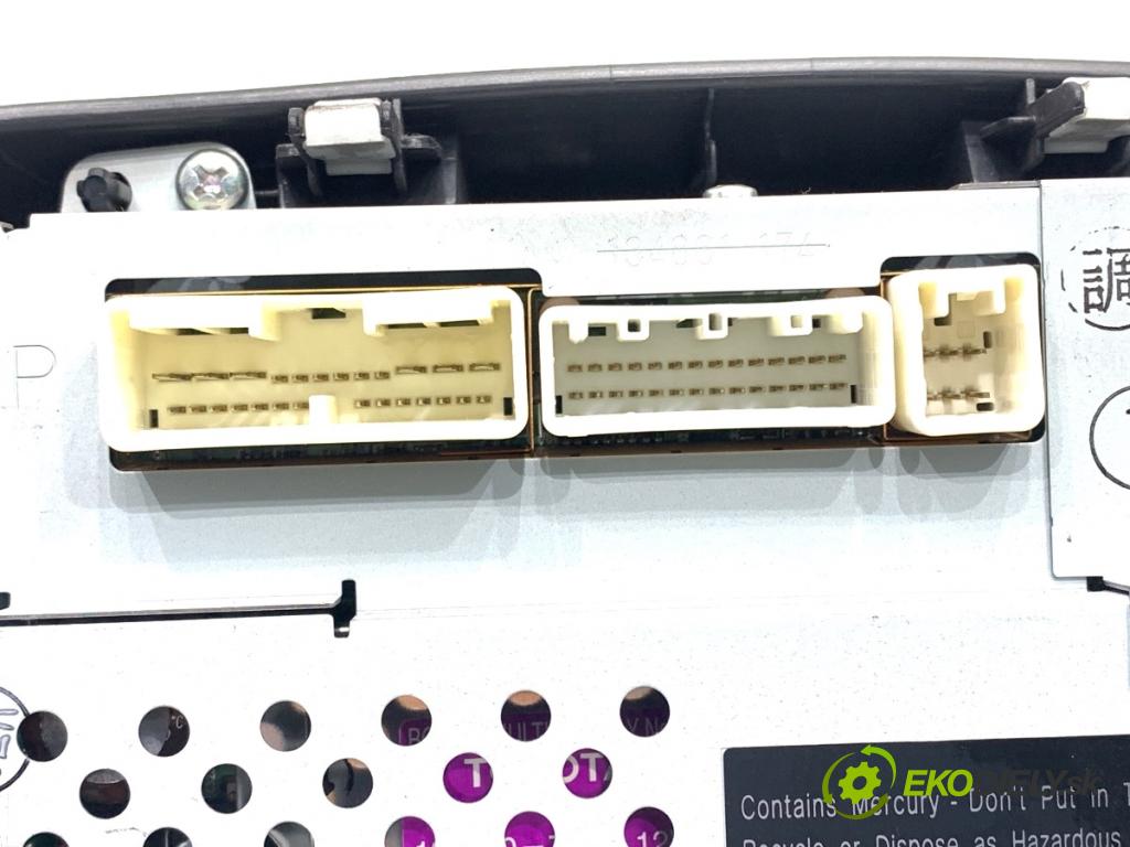 TOYOTA PRIUS II liftback 2005 57 kW 1.5 Hybrid (NHW20_) 1497 Dislpej 86110-47081 (Prístrojová doska)