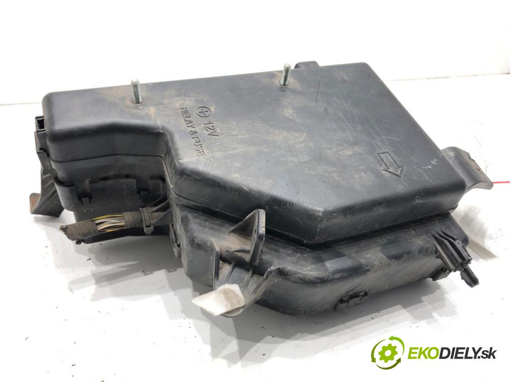 TOYOTA PRIUS II liftback 2005 57 kW 1.5 Hybrid (NHW20_) 1497 skříňka poistková  (Pojistková skříňka)