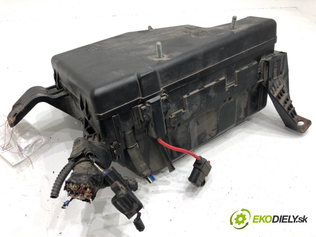 TOYOTA PRIUS II liftback 2005 57 kW 1.5 Hybrid (NHW20_) 1497 skříňka poistková  (Pojistková skříňka)