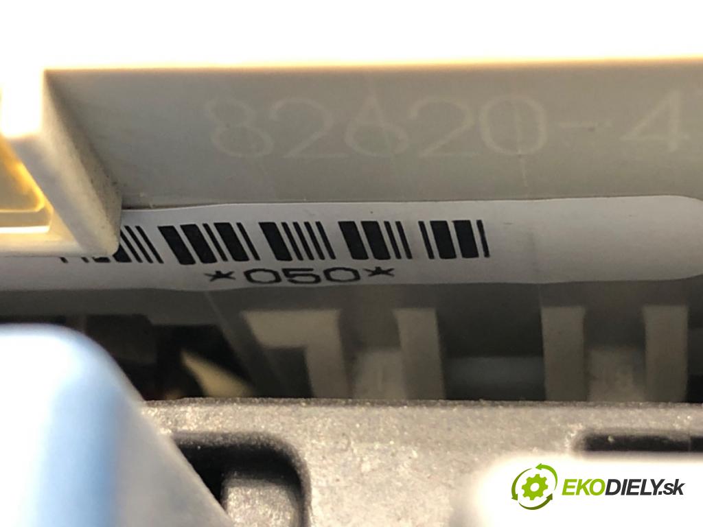 TOYOTA PRIUS II liftback 2005 57 kW 1.5 Hybrid (NHW20_) 1497 skříňka poistková  (Pojistková skříňka)