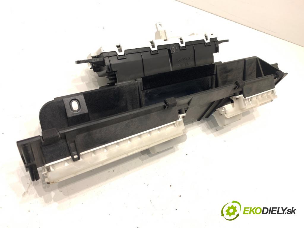 TOYOTA PRIUS II liftback 2005 57 kW 1.5 Hybrid (NHW20_) 1497 Prístrojovka 83800-47210 (Prístrojová doska)