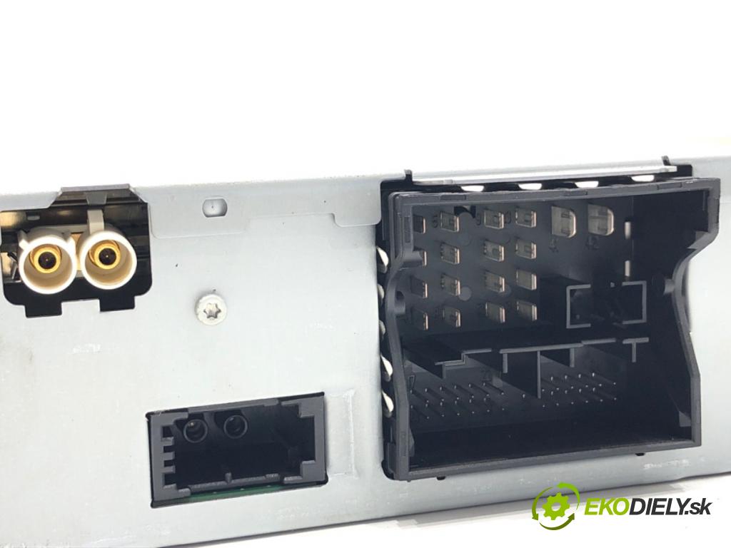 AUDI A4 B8 sedan 2013 110 kW 2.0 TDI 1968 Zosilňovač 4G0035056J (Zosilňovač)