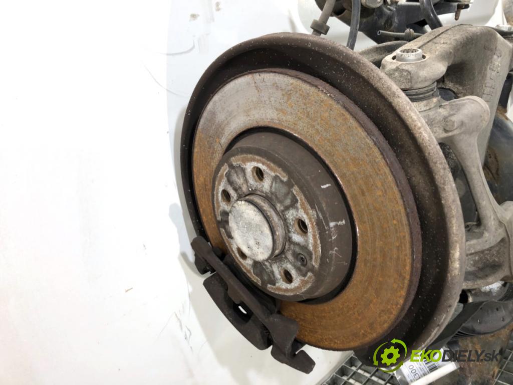 AUDI A4 B8 sedan 2013 110 kW 2.0 TDI 1968 výztuha zadní část