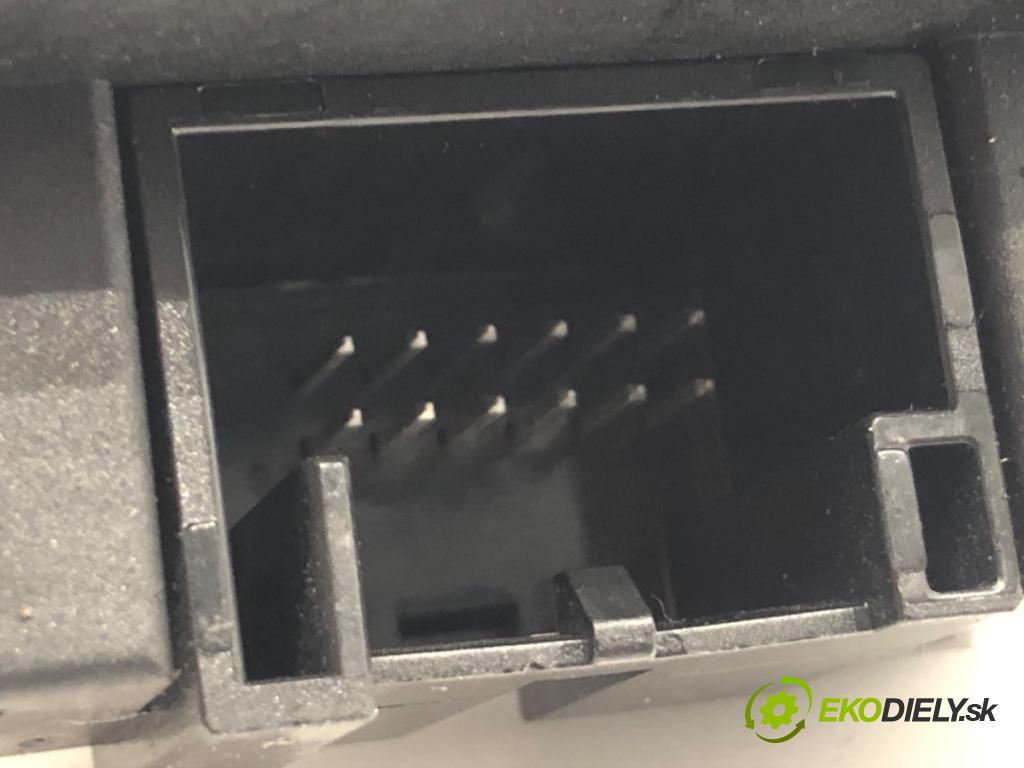 AUDI A4 B8 sedan 2013 110 kW 2.0 TDI 1968 spinačka 8K0909131D (Spínacia skrinka)