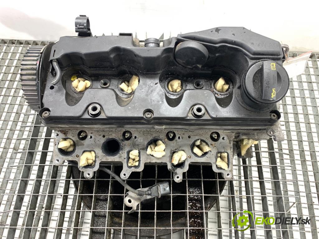 AUDI A4 B8 sedan 2013 110 kW 2.0 TDI 1968 hlava válců 03L103373J (Hlava válců)