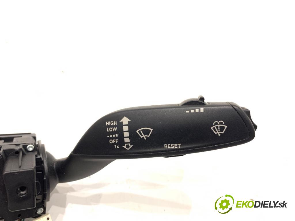 AUDI A4 B8 sedan 2013 110 kW 2.0 TDI 1968 Prepínač kombinovaný 4G8953502AA (Prepínacie páčky pod volantom)