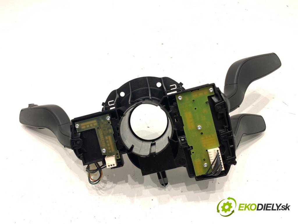 AUDI A4 B8 sedan 2013 110 kW 2.0 TDI 1968 Prepínač kombinovaný 4G8953502AA (Prepínacie páčky pod volantom)