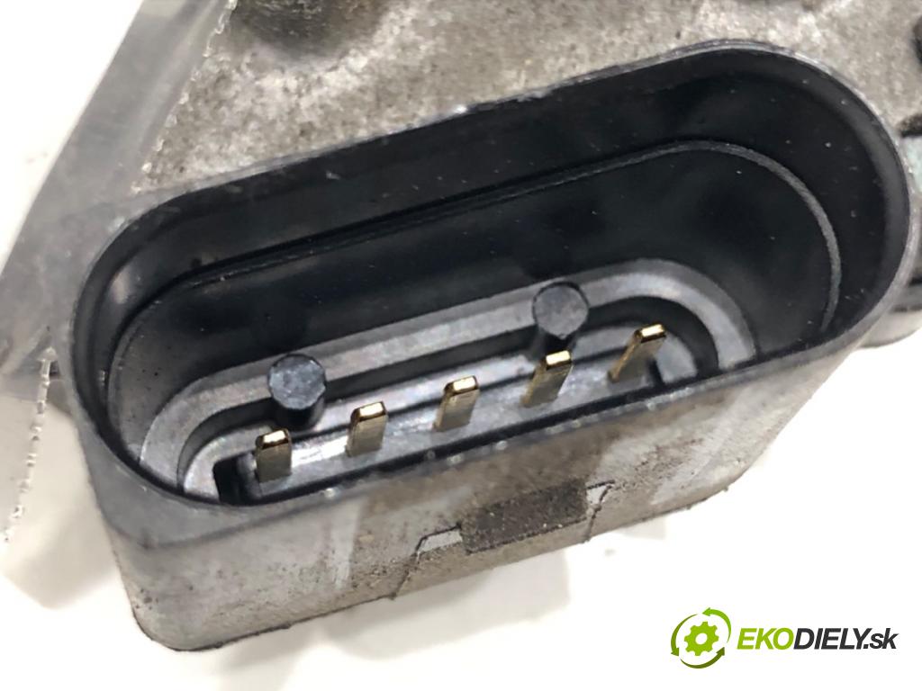 AUDI A4 B8 sedan 2013 110 kW 2.0 TDI 1968 Škrtiaca klapka 03L128063T (Škrtiaca klapka)