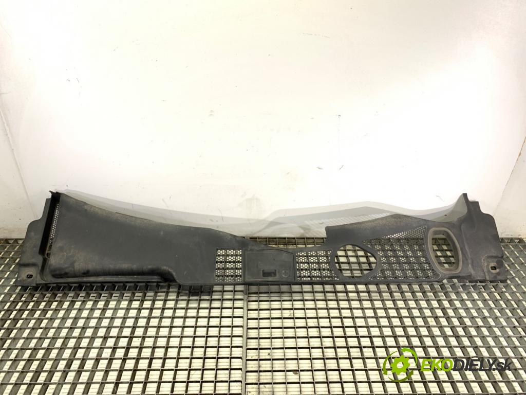 AUDI A4 B8 sedan 2013 110 kW 2.0 TDI 1968 torpédo plast pod čelní okno 8K1819447B (Plast pod čelním sklem)