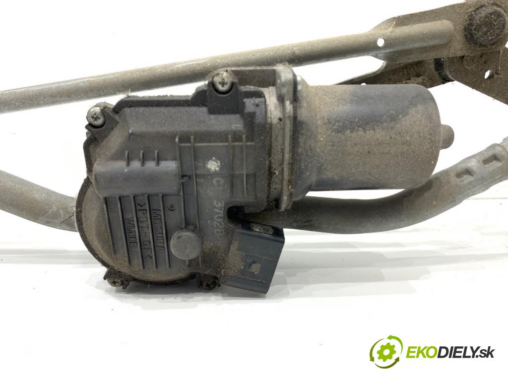 AUDI A4 B8 sedan 2013 110 kW 2.0 TDI 1968 Mechanizmus stieračov predný 8K1955023D (Motorček stieračov predný)