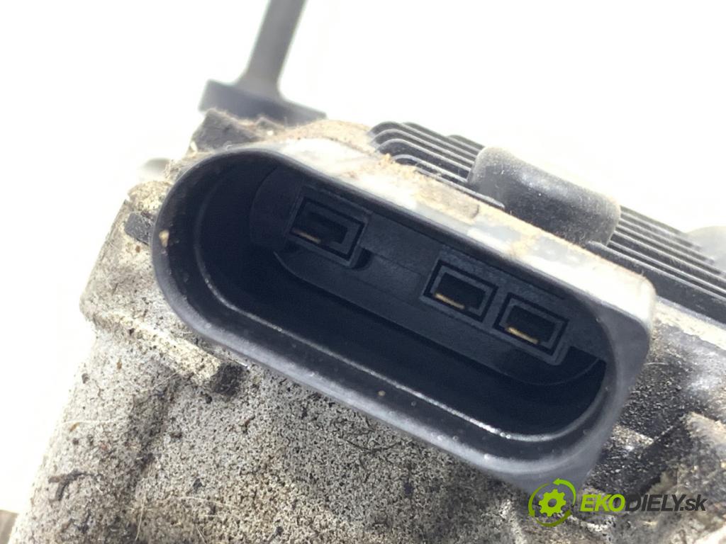 AUDI A4 B8 sedan 2013 110 kW 2.0 TDI 1968 Mechanizmus stieračov predný 8K1955023D (Motorček stieračov predný)