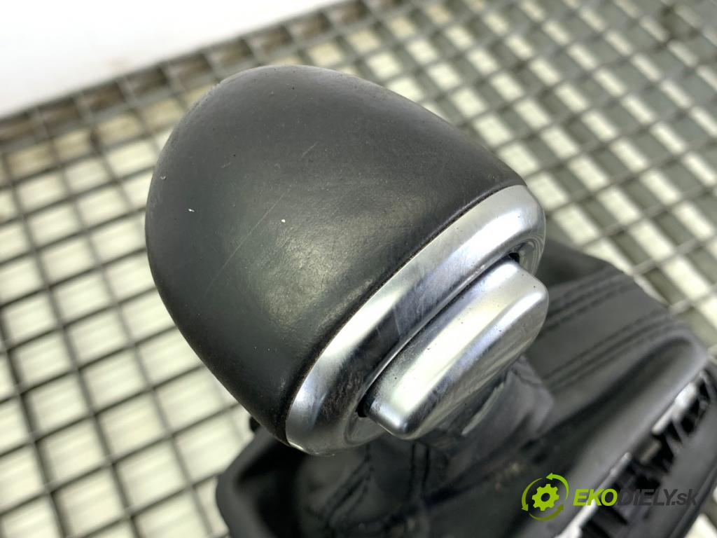 AUDI A4 B8 sedan 2013 110 kW 2.0 TDI 1968 Kulisa 8K1713041AL (Rýchlostná páka (kulisa))