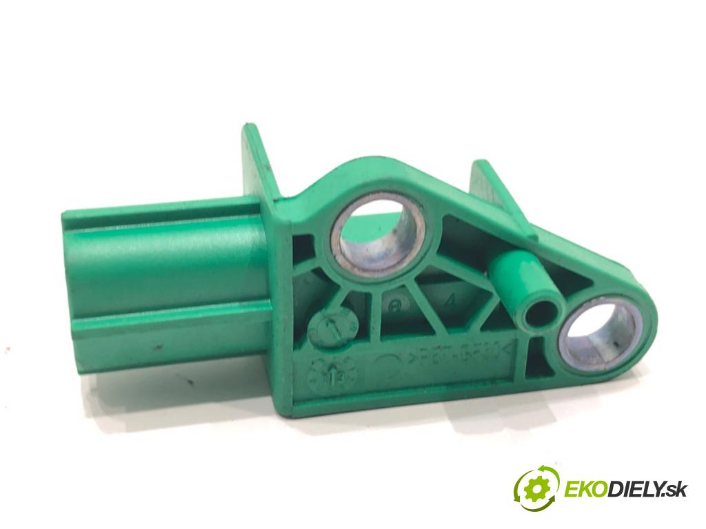 AUDI A4 B8 sedan 2013 110 kW 2.0 TDI 1968 Snímač nárazu 1K0909606C (Snímač nárazu)