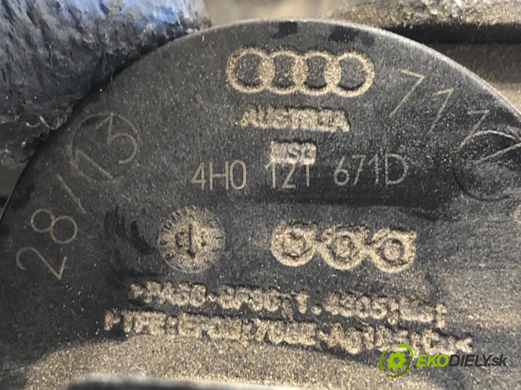 AUDI A4 B8 sedan 2013 110 kW 2.0 TDI 1968 DALŠÍ: pumpa vody 4H0121671D (Vodní pumpa)