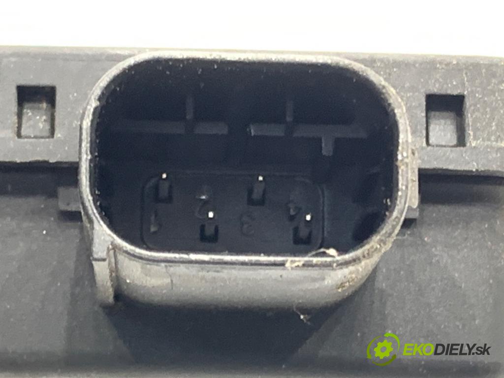 MERCEDES-BENZ W221 sedan 2010 220 kW S 400 Hybrid 3498 modul tlaku W PNEUMATIKY: TPMS A0009000800