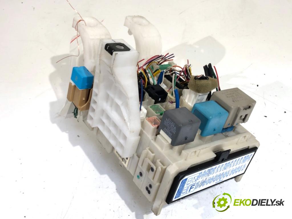 TOYOTA PRIUS II liftback 2005 57 kW 1.5 Hybrid (NHW20_) 1497 modul BSI  (Pojistková skříňka)