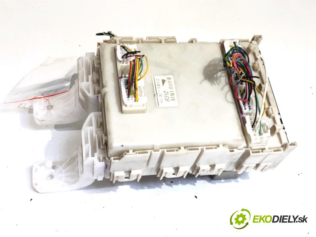 TOYOTA PRIUS II liftback 2005 57 kW 1.5 Hybrid (NHW20_) 1497 modul BSI  (Pojistková skříňka)