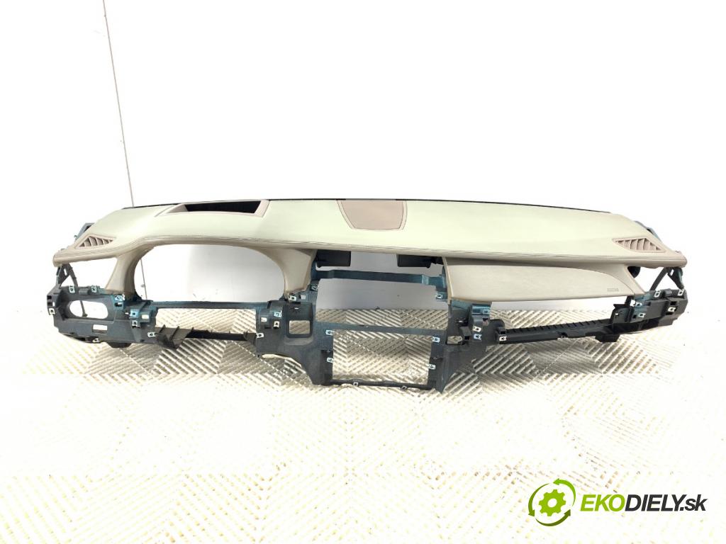 BMW F01 sedan 2008 180 kW 730 d 2993 Palubná doska  (Palubná doska)