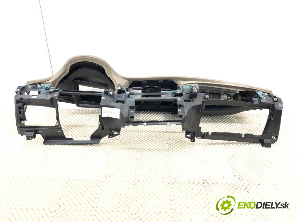 BMW F01 sedan 2008 180 kW 730 d 2993 Palubná doska  (Palubná doska)