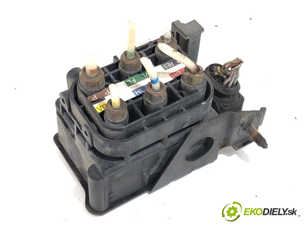 MERCEDES-BENZ W221 sedan 2010 220 kW S 400 Hybrid 3498 Rozdeľovač nápravy A2513200058