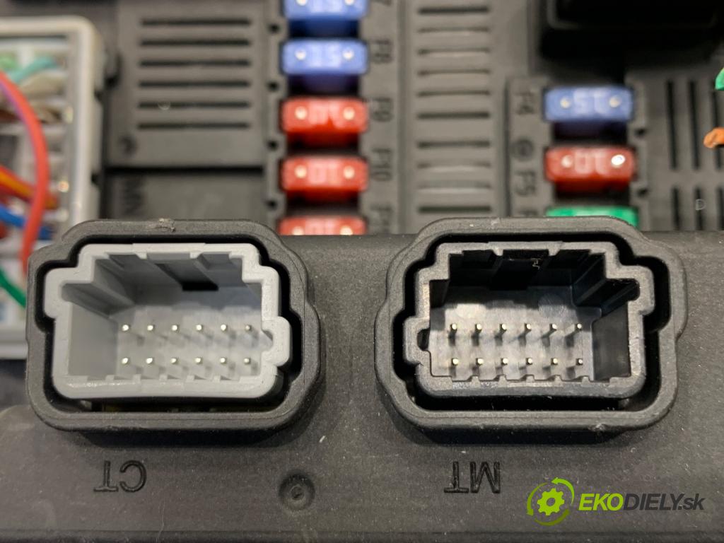 RENAULT KOLEOS I SUV 2008 110 kW 2.0 dCi (HY0K) 1995 modul BSI 284B7JY00A (Pojistková skříňka)