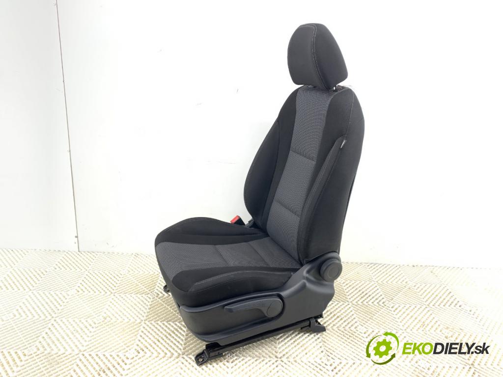 HYUNDAI i30 liftback 2013 66 kW 1.4 CRDi 1396 Sedadlo ľavy predný