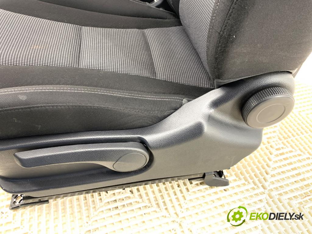 HYUNDAI i30 liftback 2013 66 kW 1.4 CRDi 1396 Sedadlo ľavy predný
