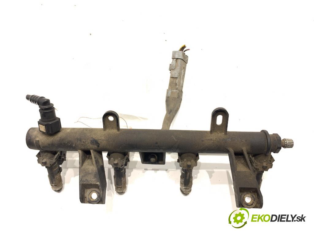 CITROEN C2 liftback 2004 44 kW 1.1 1124 Lišta vstrekovacia 9655833580 (Vstrekovacia lišta)