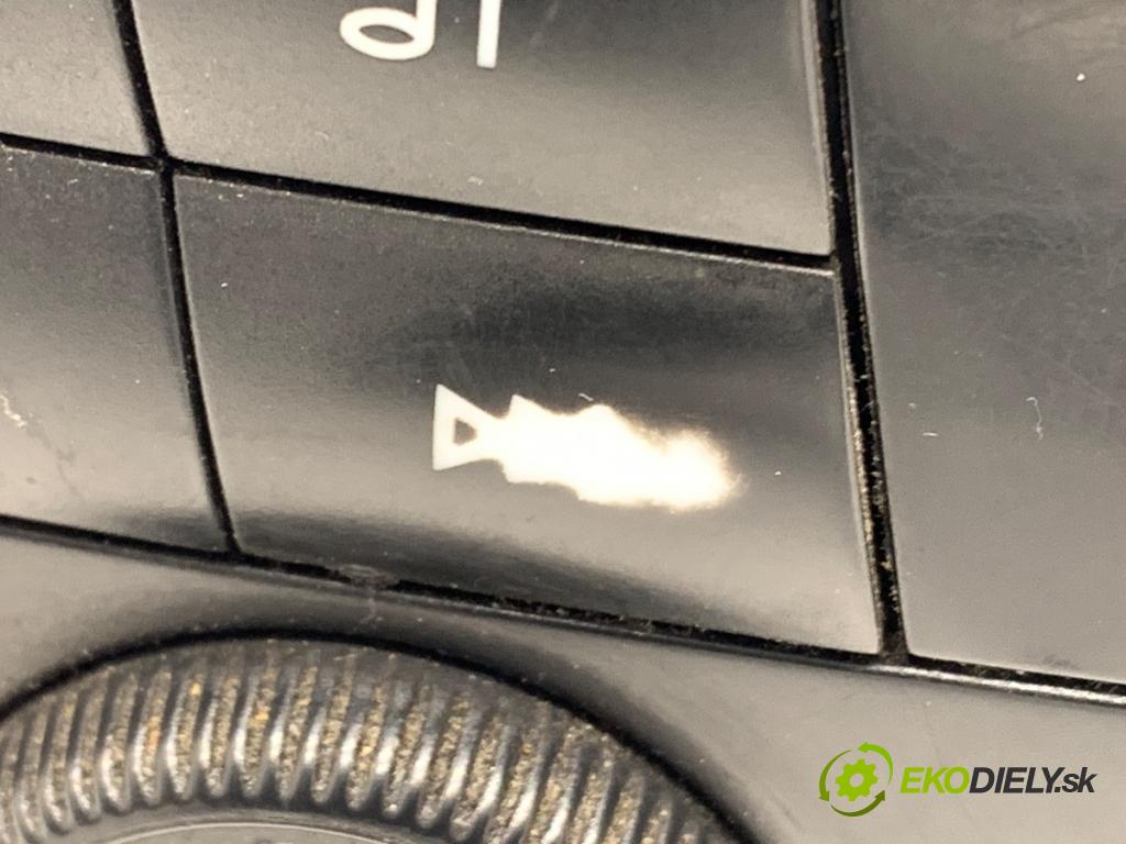 MERCEDES-BENZ W211 sedan 2002 130 kW E 270 CDI (211.016) 2685 RADIO A2118200079 (Audio zariadenie)