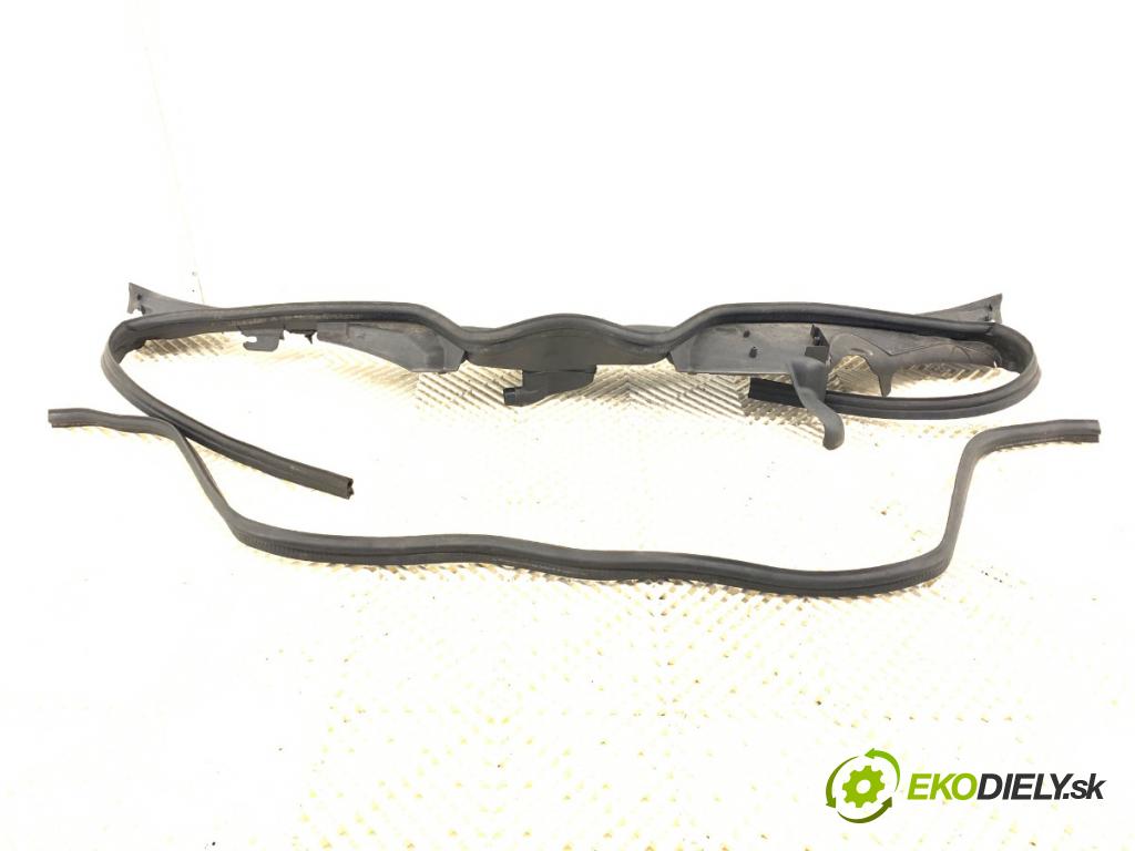 MERCEDES-BENZ W211 sedan 2002 130 kW E 270 CDI (211.016) 2685 Torpédo, plast pod čelné okno A2118300013 (Torpédo (plast pod čelným sklom))