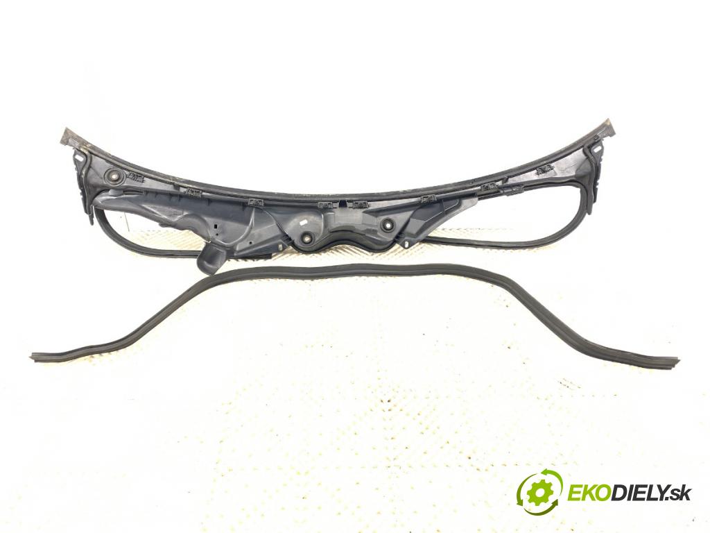 MERCEDES-BENZ W211 sedan 2002 130 kW E 270 CDI (211.016) 2685 Torpédo, plast pod čelné okno A2118300013 (Torpédo (plast pod čelným sklom))