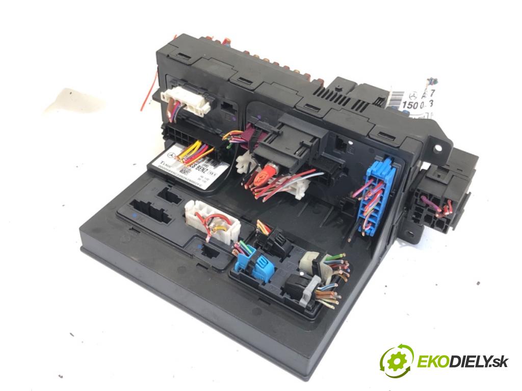 MERCEDES-BENZ W211 sedan 2002 130 kW E 270 CDI (211.016) 2685 modul BSI 2115453001 (Pojistková skříňka)