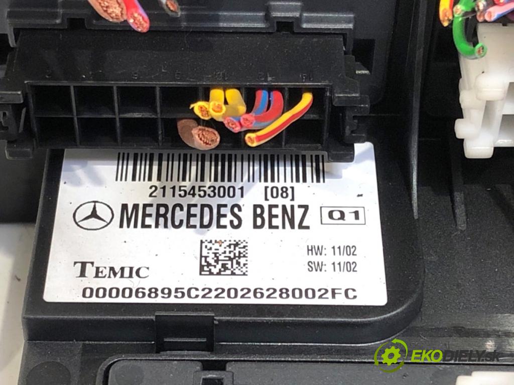 MERCEDES-BENZ W211 sedan 2002 130 kW E 270 CDI (211.016) 2685 modul BSI 2115453001 (Pojistková skříňka)