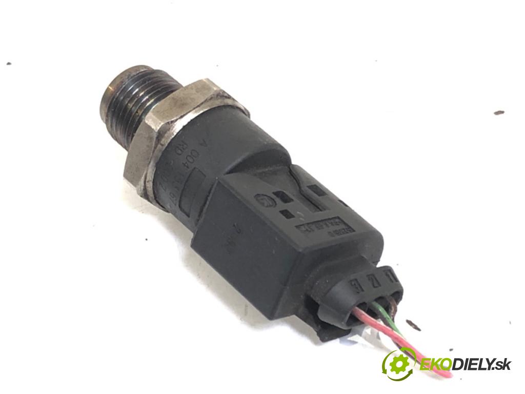 MERCEDES-BENZ W211 sedan 2002 130 kW E 270 CDI (211.016) 2685 Snímač tlaku paliva 0281002504 (Snímač)