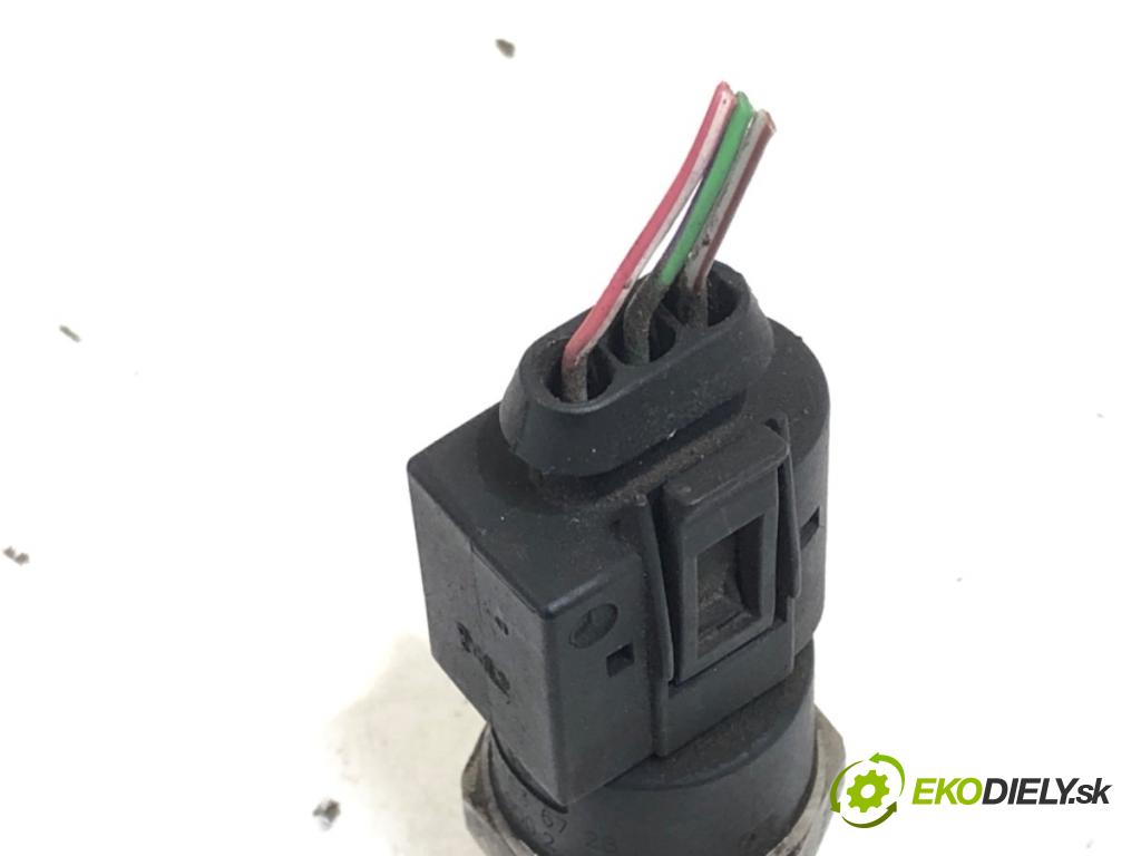 MERCEDES-BENZ W211 sedan 2002 130 kW E 270 CDI (211.016) 2685 Snímač tlaku paliva 0281002504 (Snímač)