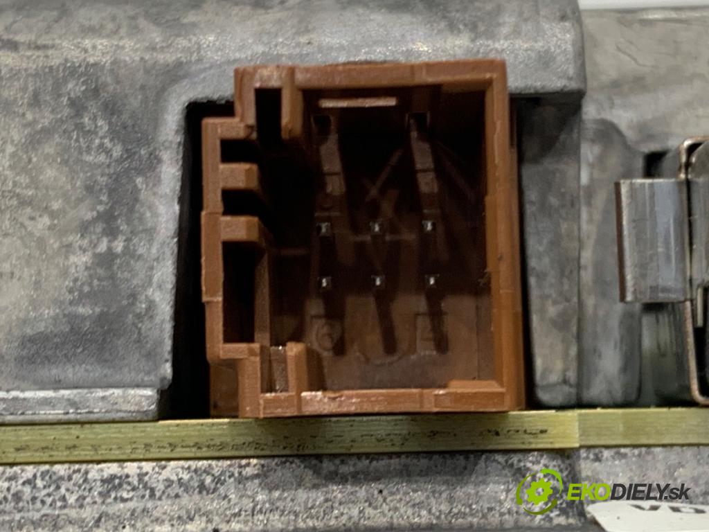 PEUGEOT 508 SW I Kombi 2011 120 kW 2.0 HDi 1997 Dislpej 9678188480 (Prístrojová doska)