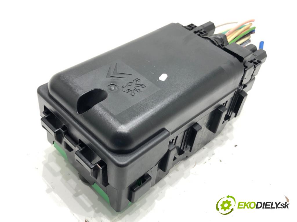 PEUGEOT 508 SW I Kombi 2011 120 kW 2.0 HDi 1997 skříňka poistková 9665490680 (Pojistková skříňka)