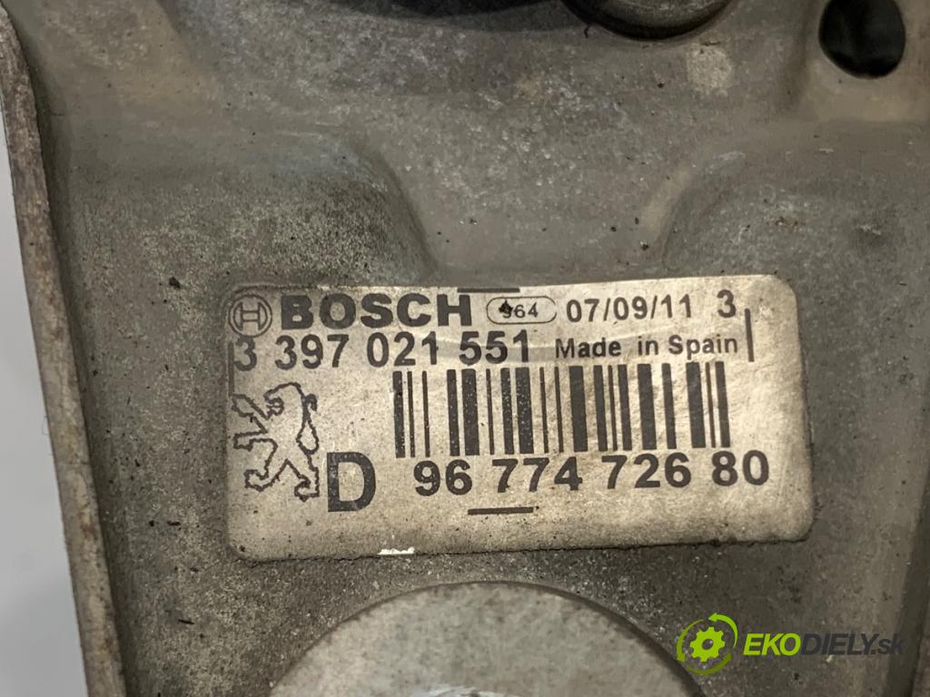 PEUGEOT 508 SW I Kombi 2011 120 kW 2.0 HDi 1997 mechanismus stěračů levý přední část 9677472680